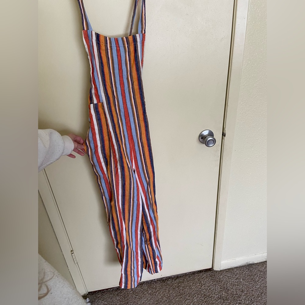 Forever 21 Cropped Jumpsuit. Has Pockets. Size Small.